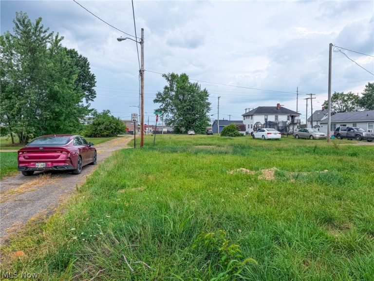 801 Backert Court, Canton, OH - Photo 3