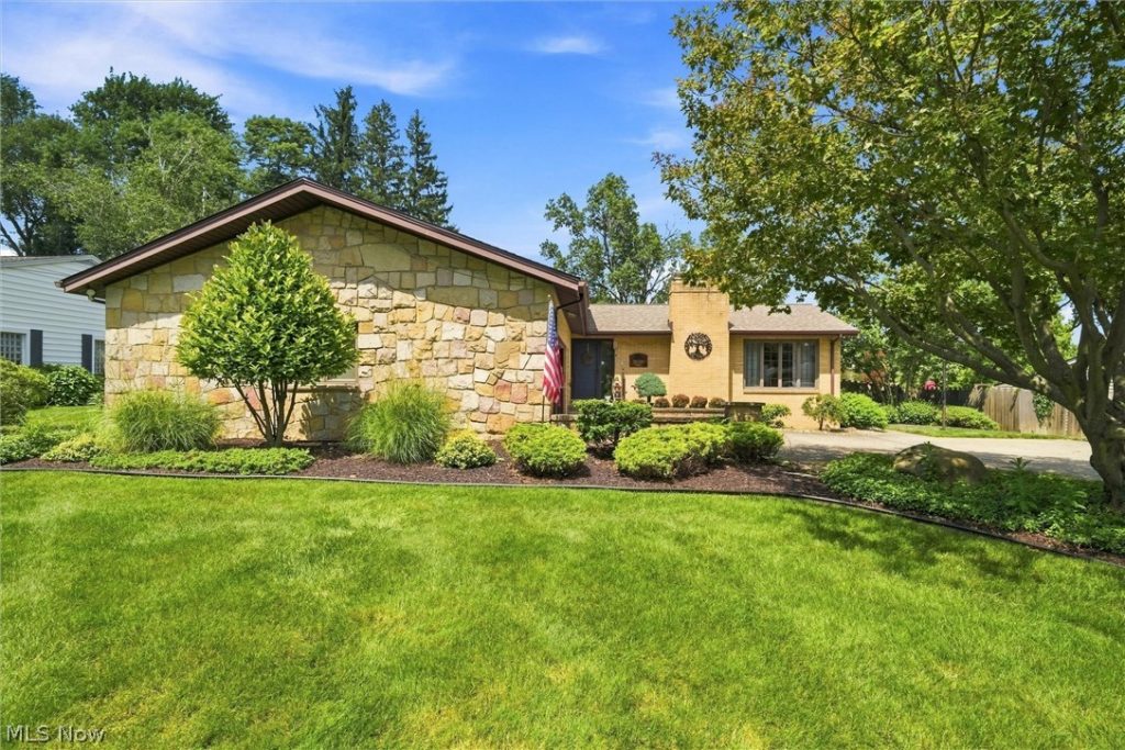 1451 Doncaster Drive, Youngstown, OH