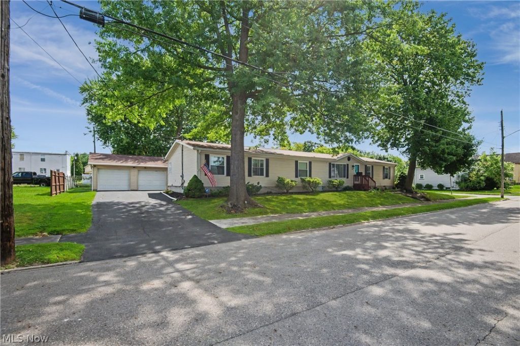 209 Cherry Avenue, Niles, OH