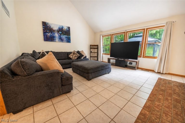 2885 Valley Road, Cuyahoga Falls, OH - Photo 8