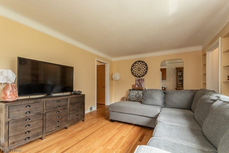 1292 Irene Road, Lyndhurst, OH - Photo 4