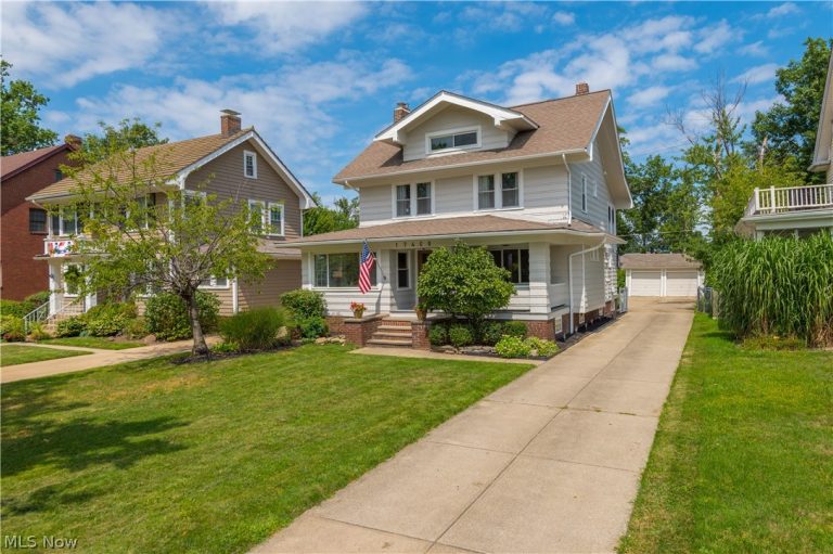 17400 Clifton Boulevard, Lakewood, OH - Photo 2