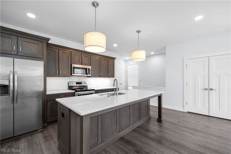 2059 34th Place, Cleveland, OH - Photo 3