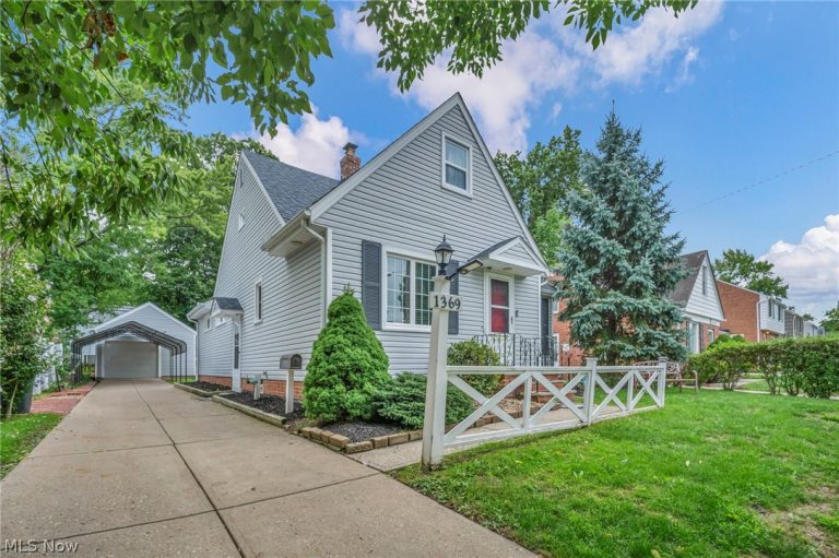 1369 Cranover Road, Lyndhurst, OH - Photo 3
