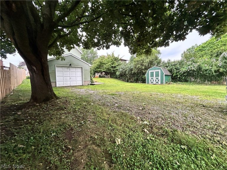 547 Maple Street, North Canton, OH - Photo 8