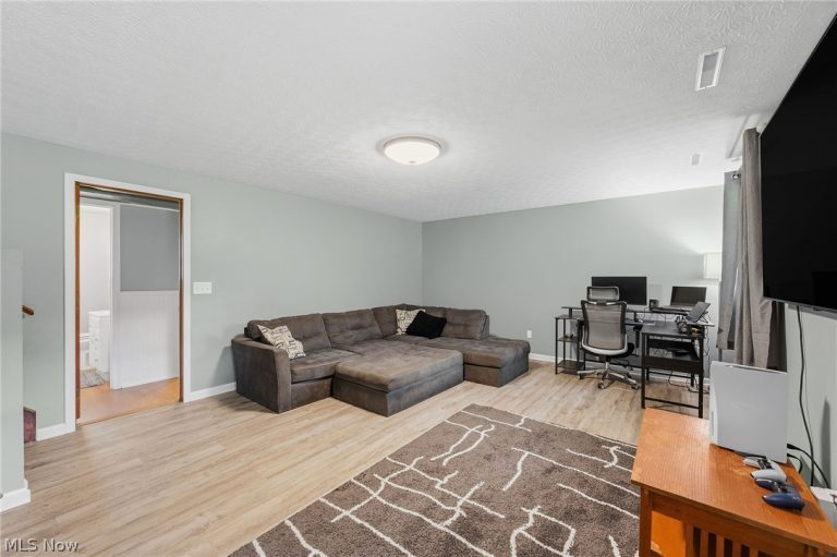 430 Hilltop Drive, Doylestown, OH - Photo 4