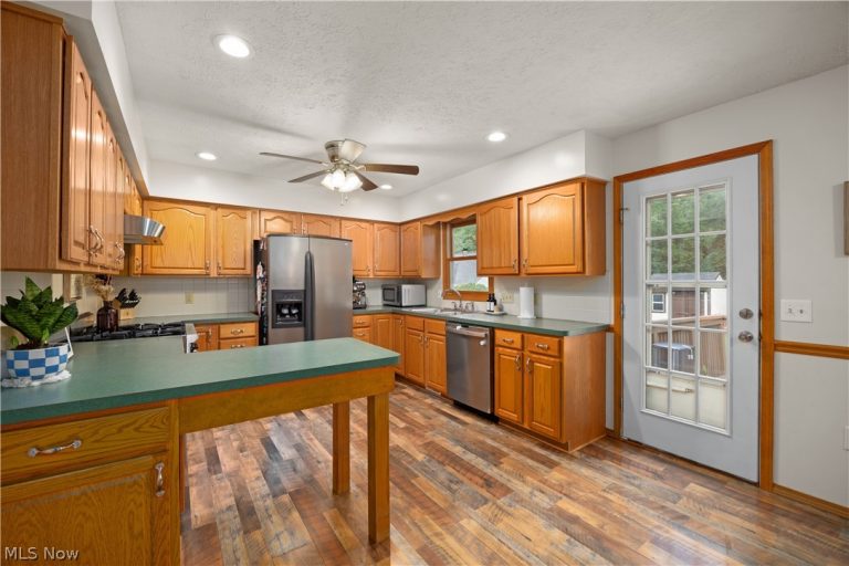 876 Moss Canyon Drive, Amherst, OH - Photo 5