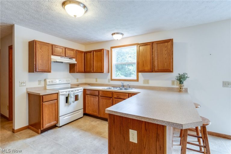 3061 Dover Drive, Akron, OH - Photo 6