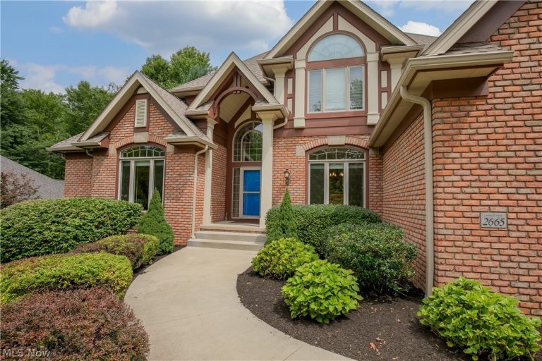 2665 Deer Ridge Run, Cuyahoga Falls, OH - Photo 3