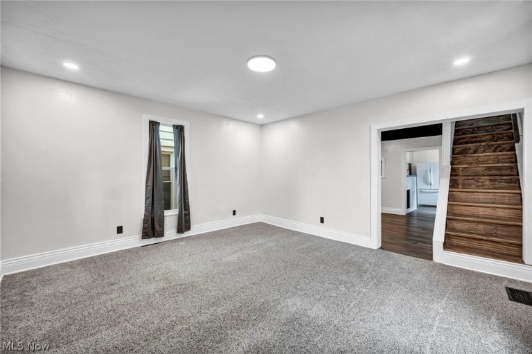 54 Brown Street, Barberton, OH - Photo 5