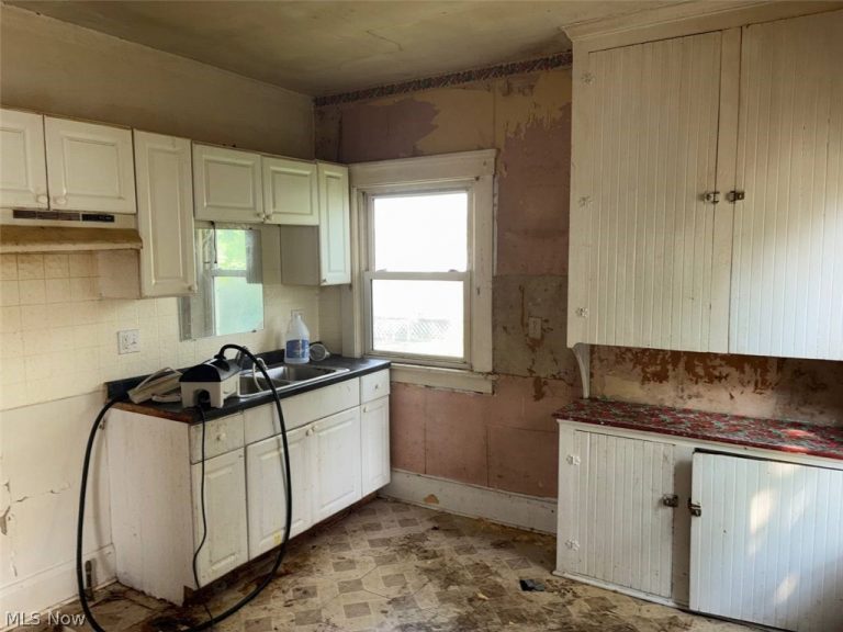 120 Taft Avenue, Elyria, OH - Photo 8
