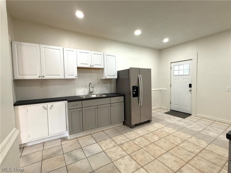 417 Steel Street, Youngstown, OH - Photo 3