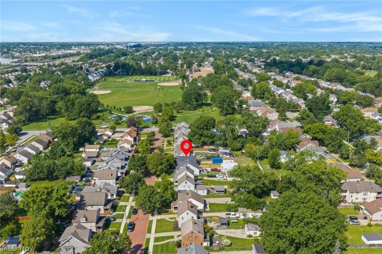 2400 Schell Avenue, Cleveland, OH - Photo 2