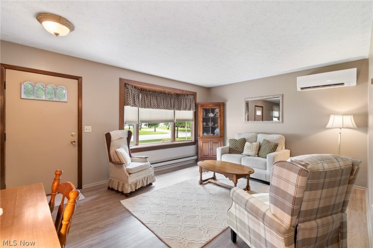 380 Naples Drive, Elyria, OH - Photo 5