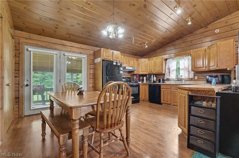 6092 Warren Road, Cortland, OH - Photo 5