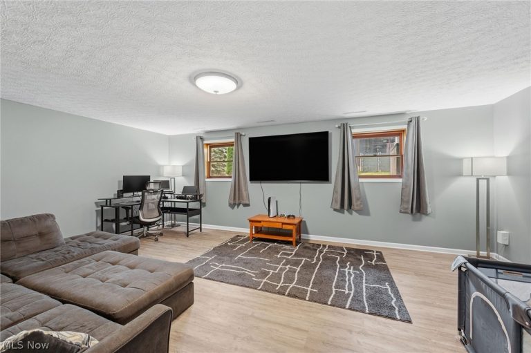 430 Hilltop Drive, Doylestown, OH - Photo 2