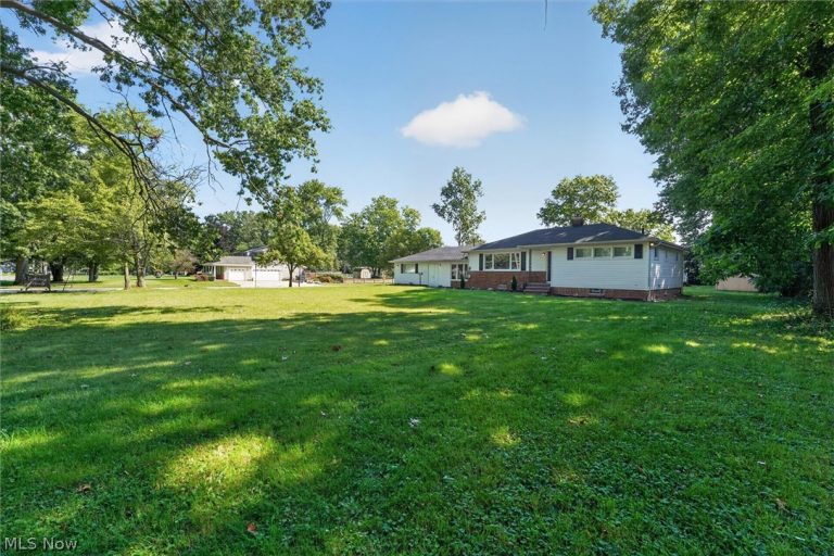 4223 Canterbury Road, North Olmsted, OH - Photo 4