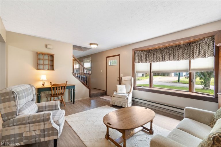 380 Naples Drive, Elyria, OH - Photo 8