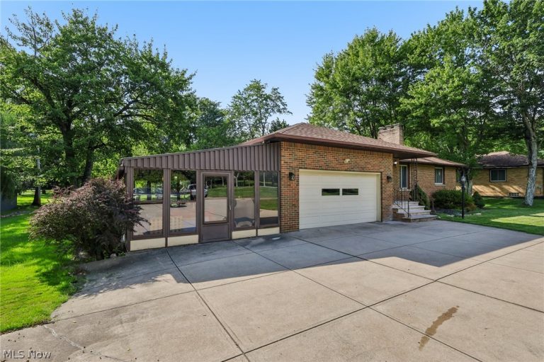 8310 Broadview Road, Broadview Heights, OH - Photo 3