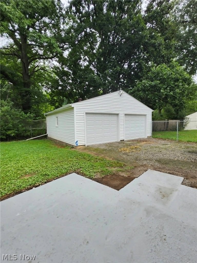 536 Oak Circle, Warren, OH - Photo 2