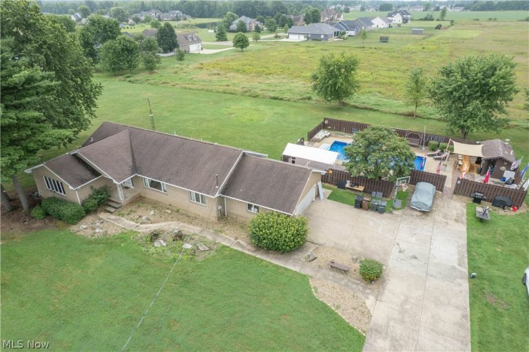 326 Airport Road, Warren, OH - Photo 2