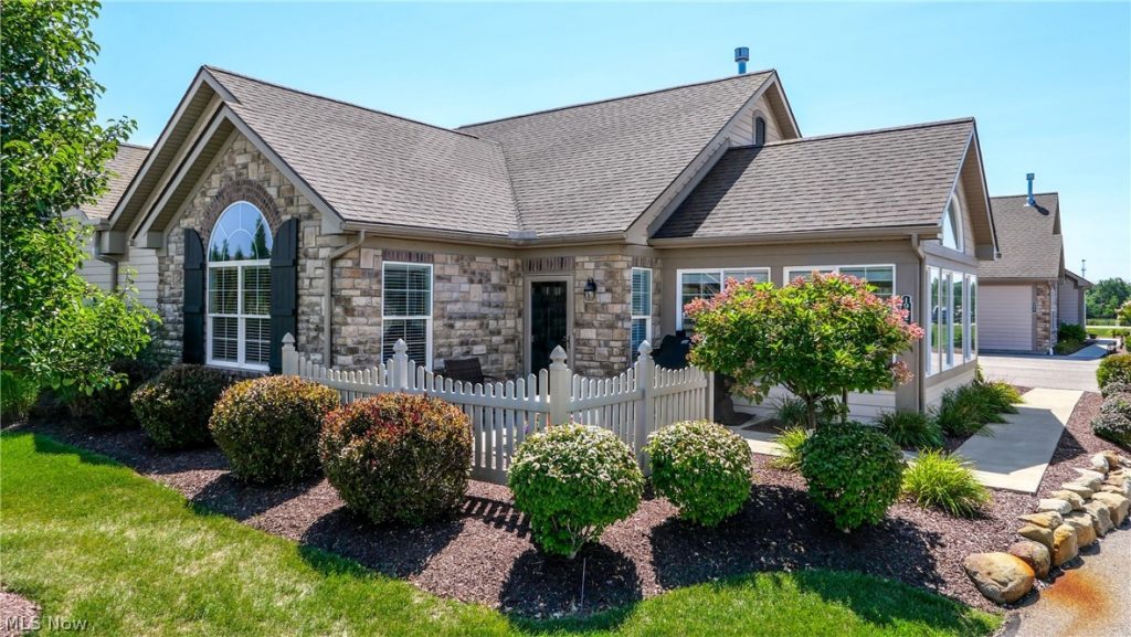 1942 Woods Drive, Streetsboro, OH