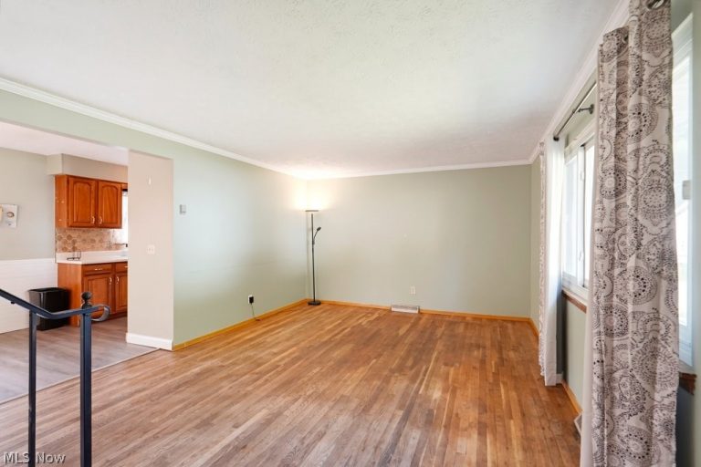 1295 Mohegan Trail, Willoughby, OH - Photo 8