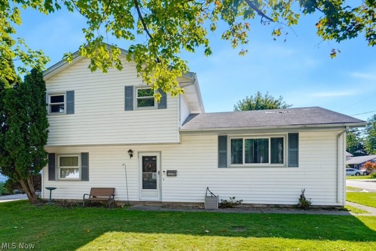 1295 Mohegan Trail, Willoughby, OH - Photo 2