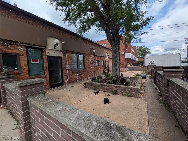 21900 Lake Shore Boulevard, Euclid, OH - Photo 4