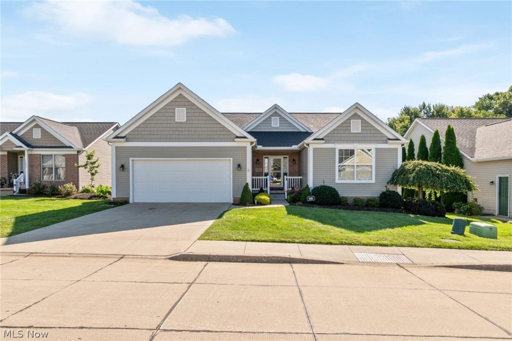995 Flanders Drive, Wadsworth, OH
