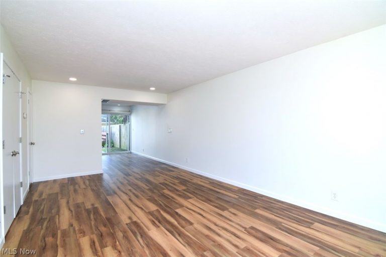 5700 York Drive, Lyndhurst, OH - Photo 5