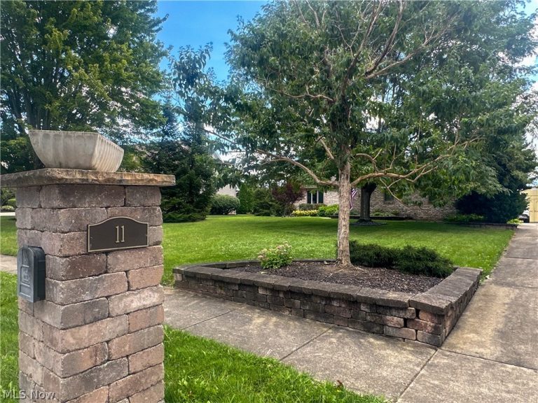 11 Mohawk Drive, Girard, OH - Photo 2