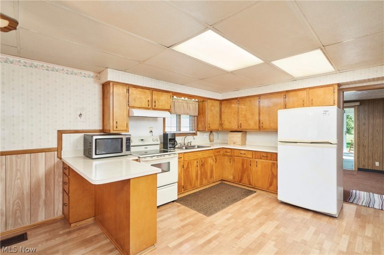 1121 Eastwood Avenue, Tallmadge, OH - Photo 6