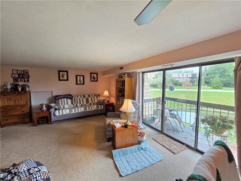 9630 Cove Drive, North Royalton, OH - Photo 3