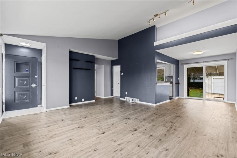 578 Dartmoor Avenue, Seven Hills, OH - Photo 4