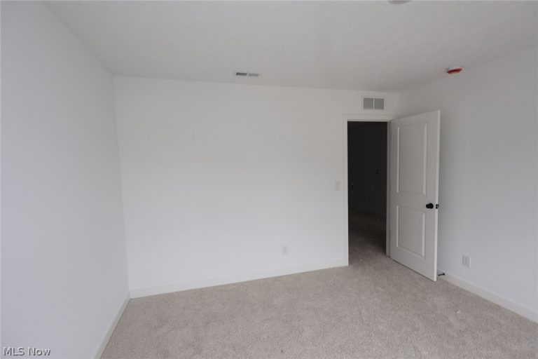 5112 Shepherds Glen, Willoughby, OH - Photo 8