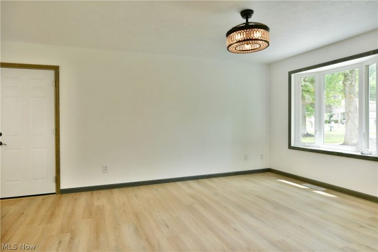 4903 Maple Street, Vienna, OH - Photo 8