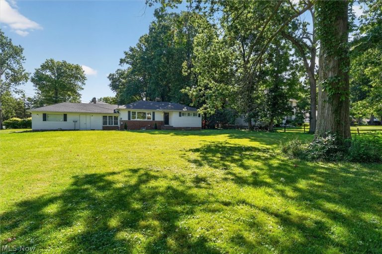 4223 Canterbury Road, North Olmsted, OH - Photo 3