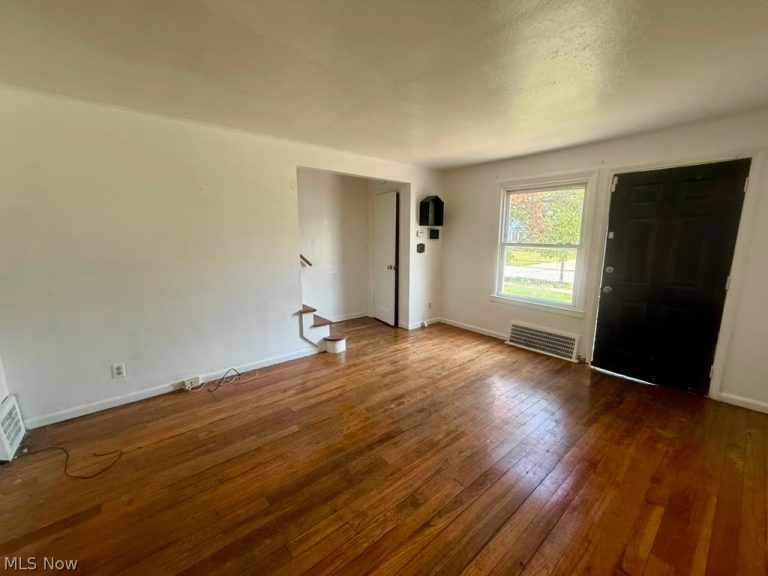 24801 Fisher Road, Euclid, OH - Photo 5