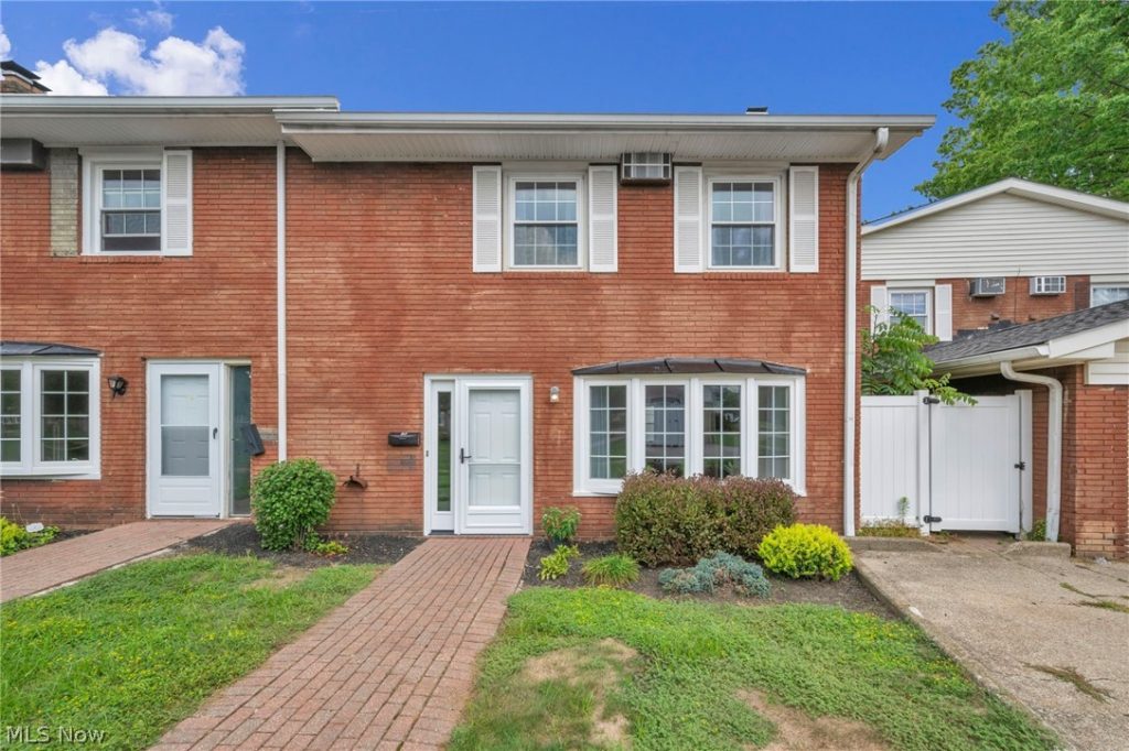 11 Meadowlawn Drive #5, Mentor, OH