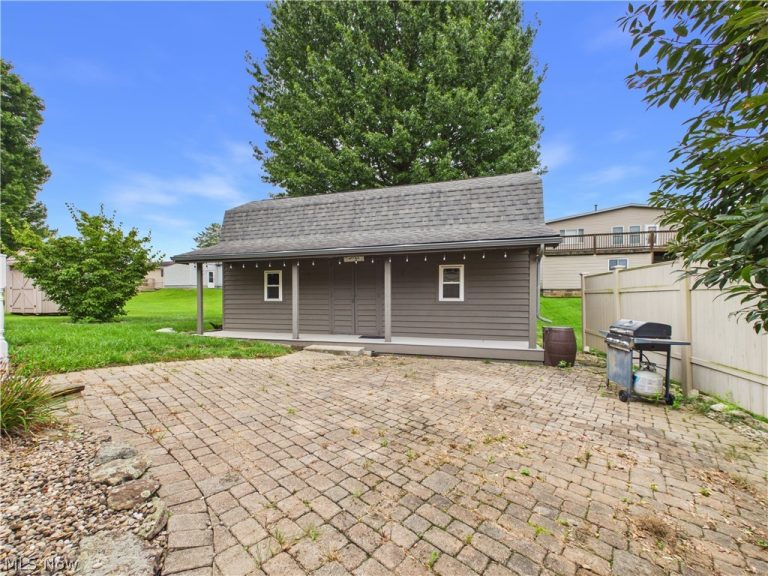 3206 Charles Drive, Vienna, WV - Photo 6