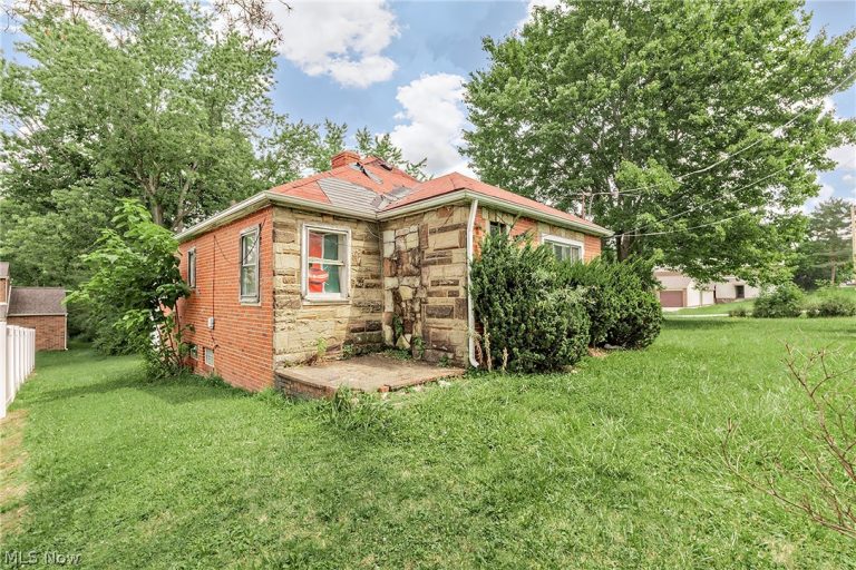 16725 Findlay Street, Chagrin Falls, OH, 44023