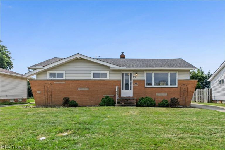 578 Dartmoor Avenue, Seven Hills, OH, 44131