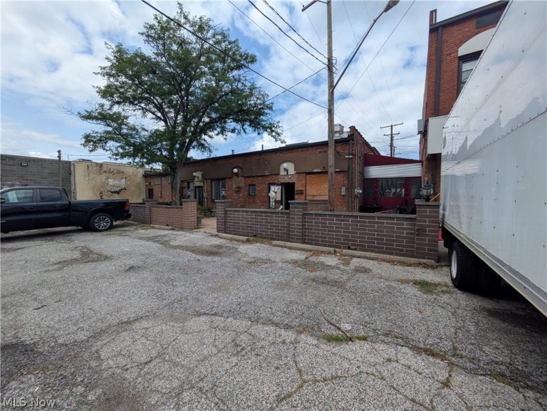 21900 Lake Shore Boulevard, Euclid, OH - Photo 3
