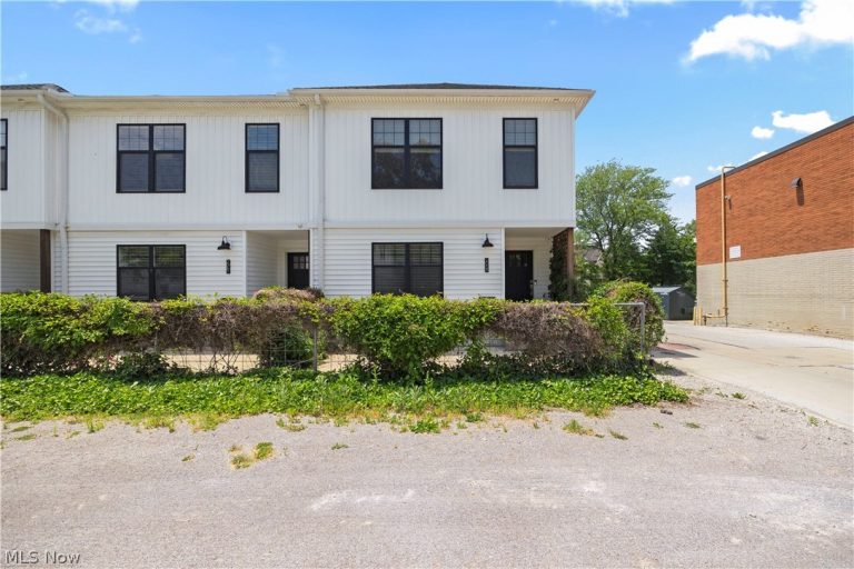 2059 34th Place, Cleveland, OH - Photo 2