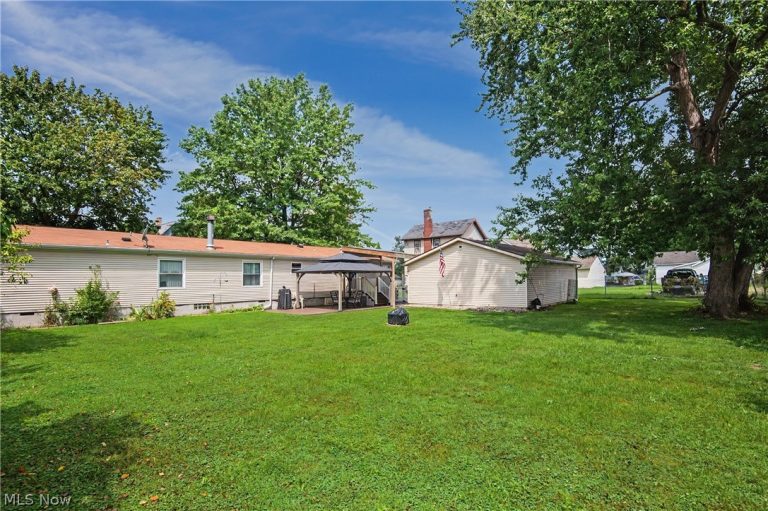 209 Cherry Avenue, Niles, OH - Photo 3
