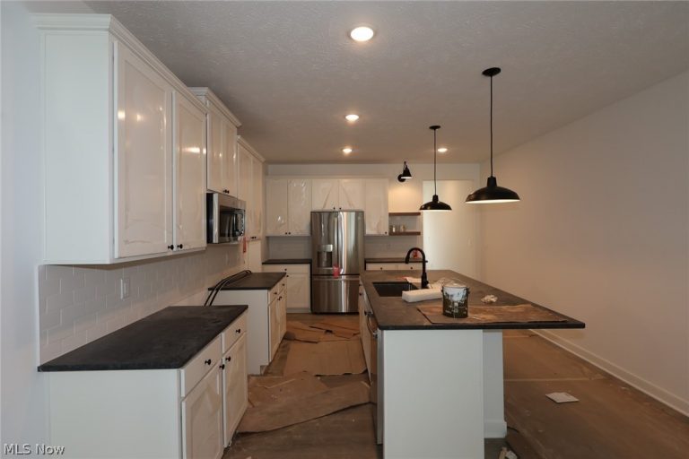5112 Shepherds Glen, Willoughby, OH - Photo 5