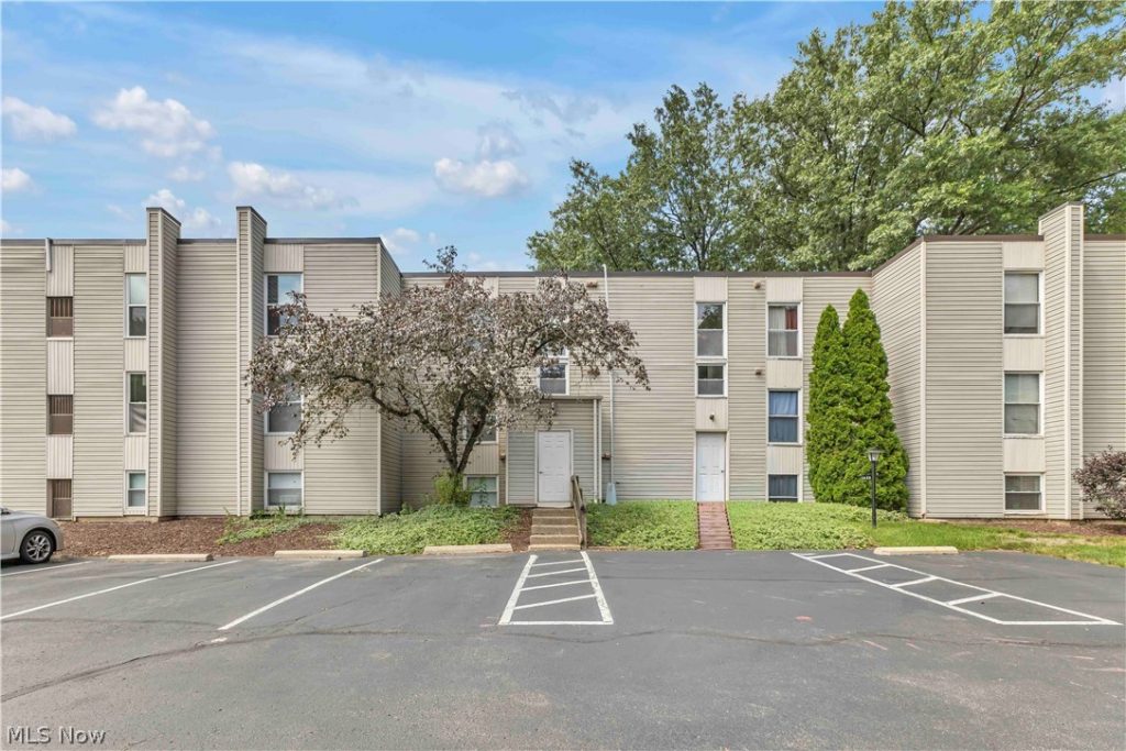1633 Cedarwood Drive #320, Westlake, OH