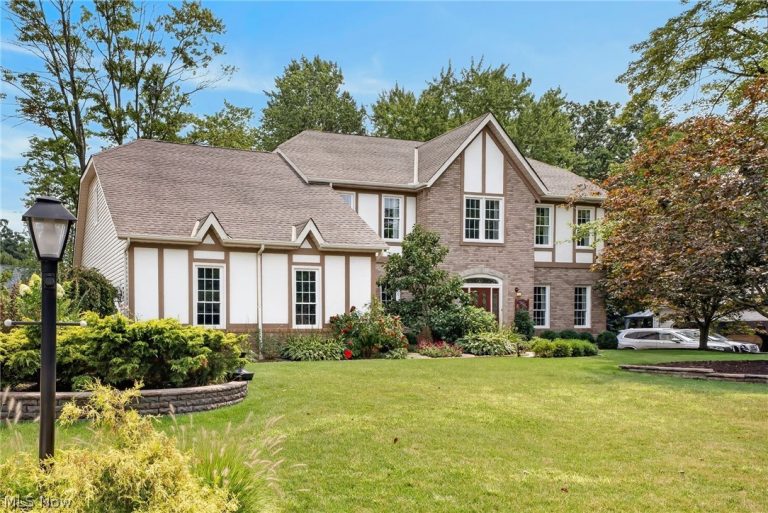 8753 Treetop Trail, Broadview Heights, OH - Photo 2