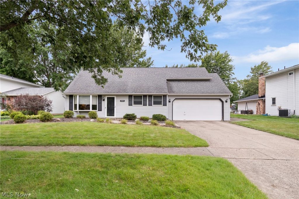 380 Naples Drive, Elyria, OH